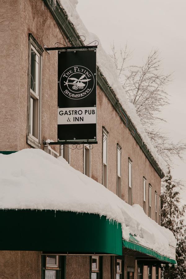 The Flying Steamshovel Inn Rossland Luaran gambar