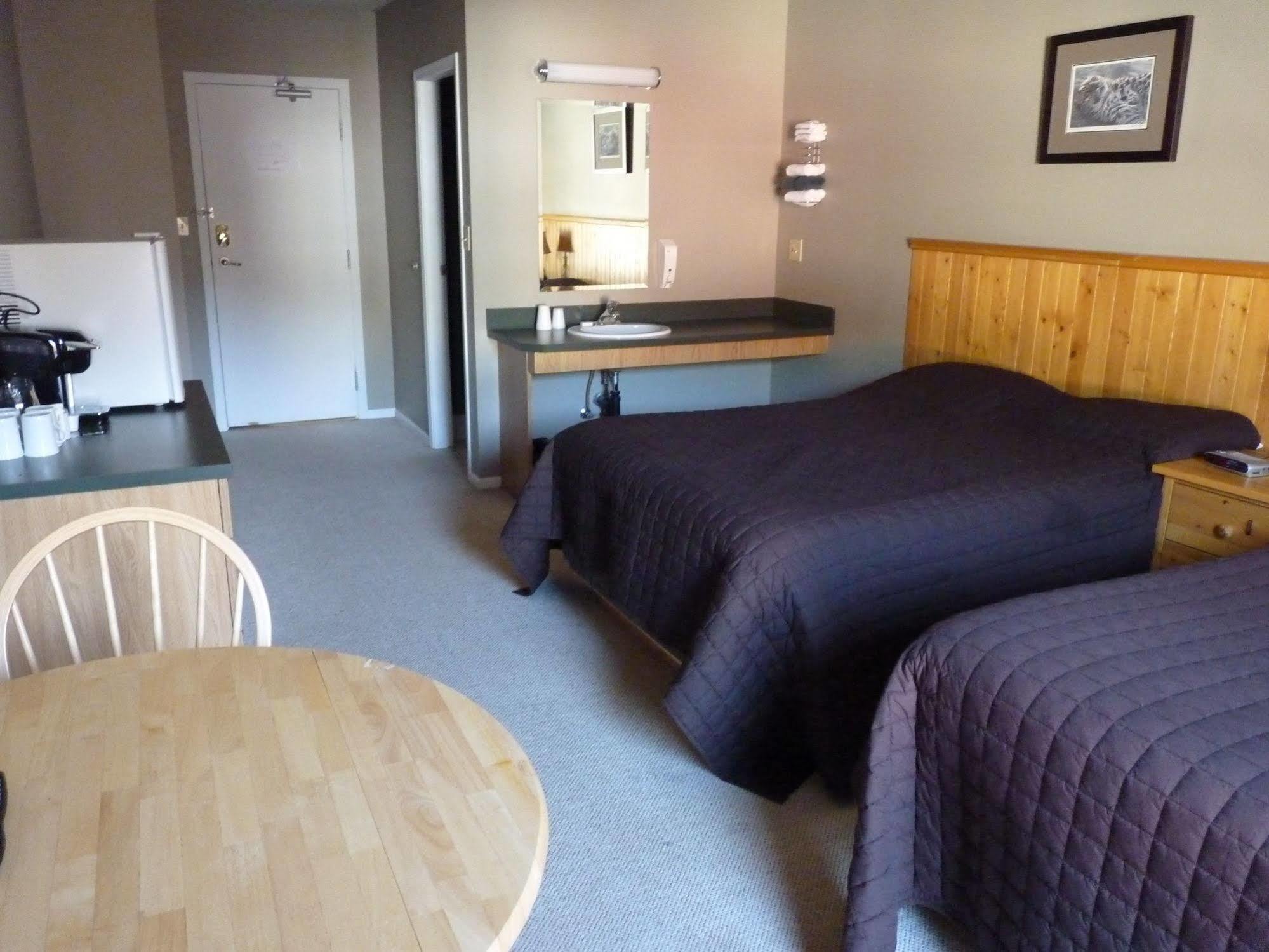 The Flying Steamshovel Inn Rossland Luaran gambar