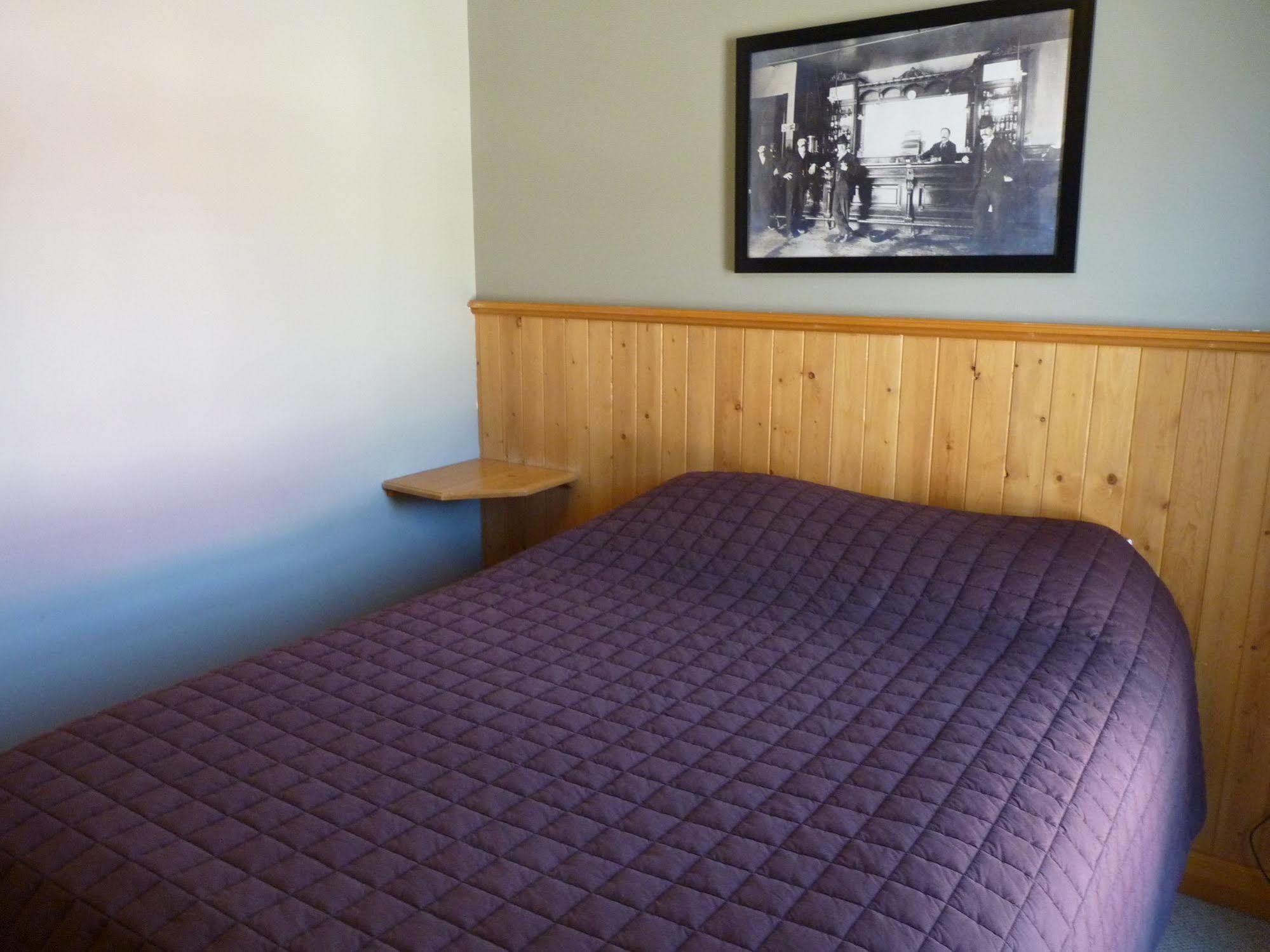 The Flying Steamshovel Inn Rossland Luaran gambar
